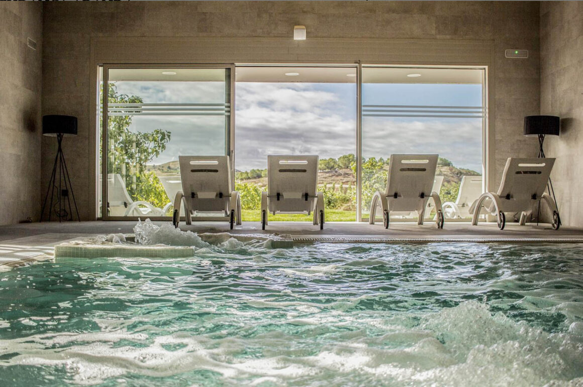 Hotel Spa Tudanca con vistas a sus viñedos