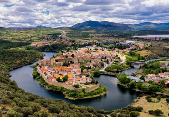 Los Pueblos y embalse del Valle Bajo del Lozoya en Comunidad Madrid